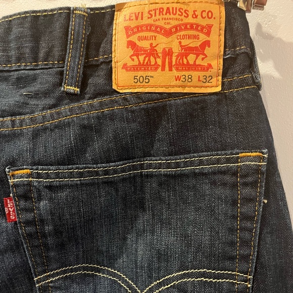 Levi’s Men’s 505 Regular Fit Dark Blue Jeans 38x32 - Picture 5 of 5